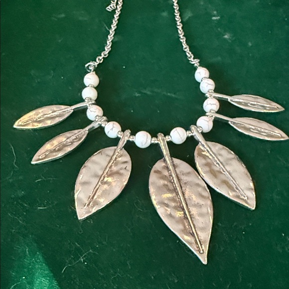 Paparazzi Silver and Cream Leaf Necklace and Matching Earrings - Picture 6 of 6